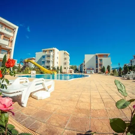 Daire 1-Bedroom Apartment In A Resort With 6 Pools, Top Floor, Stunning Sunset View *