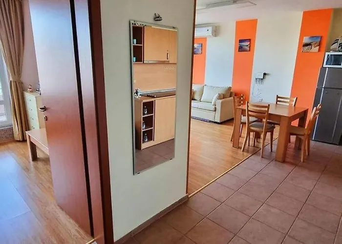 1-Bedroom Apartment In A Resort With 6 Pools, Top Floor, Stunning Sunset View *