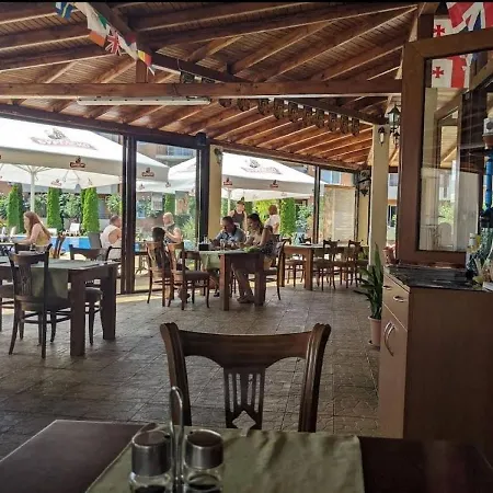 1-Bedroom Apartment In A Resort With 6 Pools, Top Floor, Stunning Sunset View Apartment