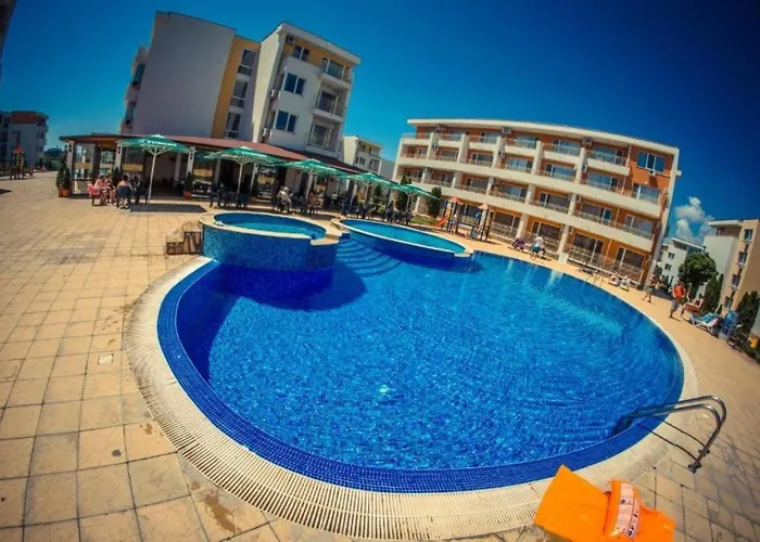 1-Bedroom Apartment In A Resort With 6 Pools, Top Floor, Stunning Sunset View